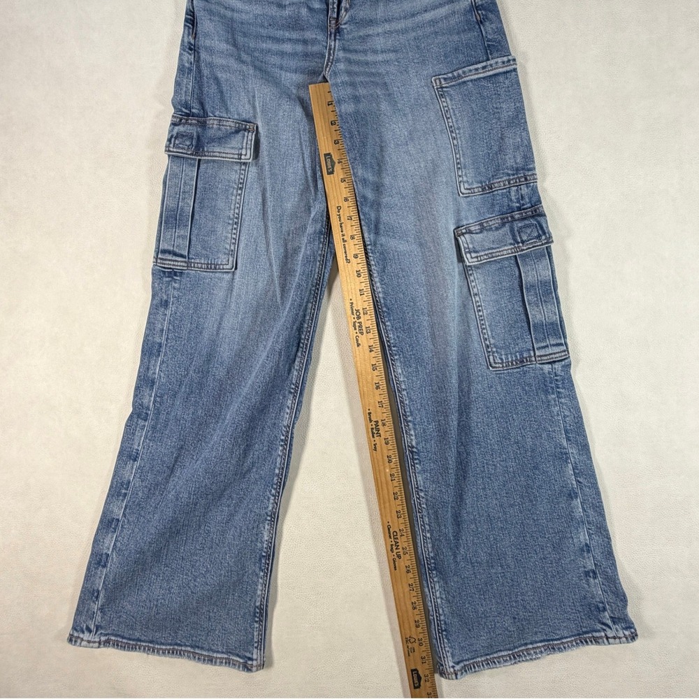 American Eagle Curvy Super High-Rise Baggy Wide Leg Cargo Jeans Light Wash 0 25W - Picture 8 of 13